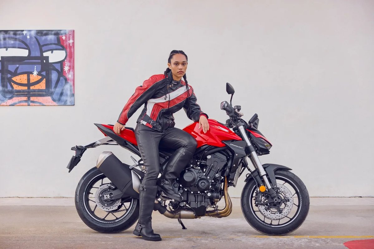 Honda CB1000 Hornet mit LED-Doppelscheinwerfer im Streetfighter-Design