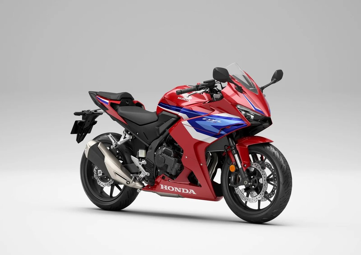 CBR500R FOUR vs CBR500R: die CBR500R mit Zweizylinder und Winglets