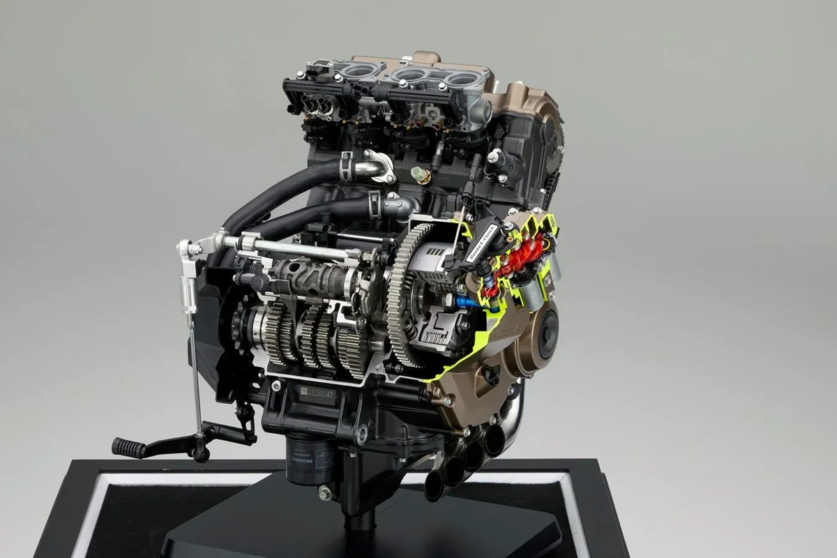 Embrayage automatique en coupe : moteur et boîte de vitesses de la Honda E-Clutch