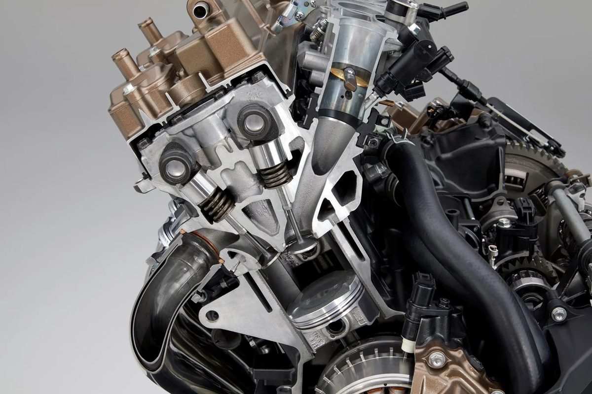 Vue en coupe de la culasse et de l’embrayage avec Honda E-Clutch