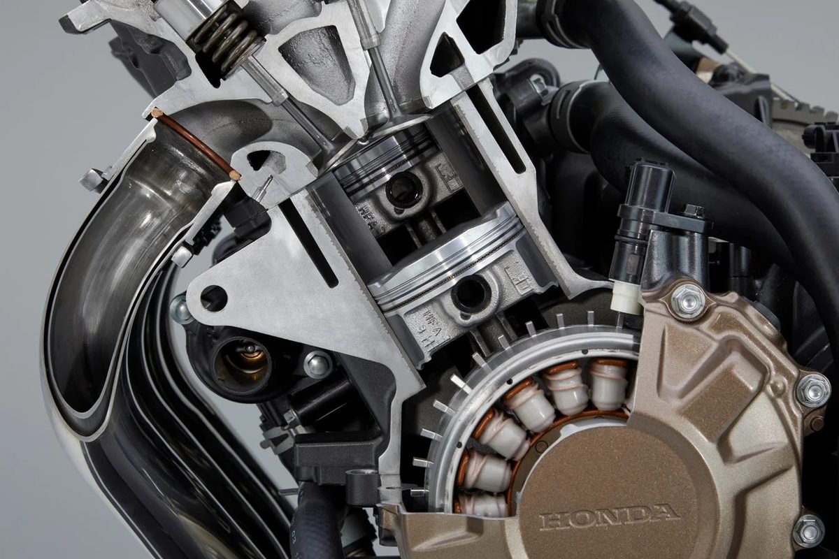 Carter moteur et embrayage de la Honda E-Clutch en coupe
