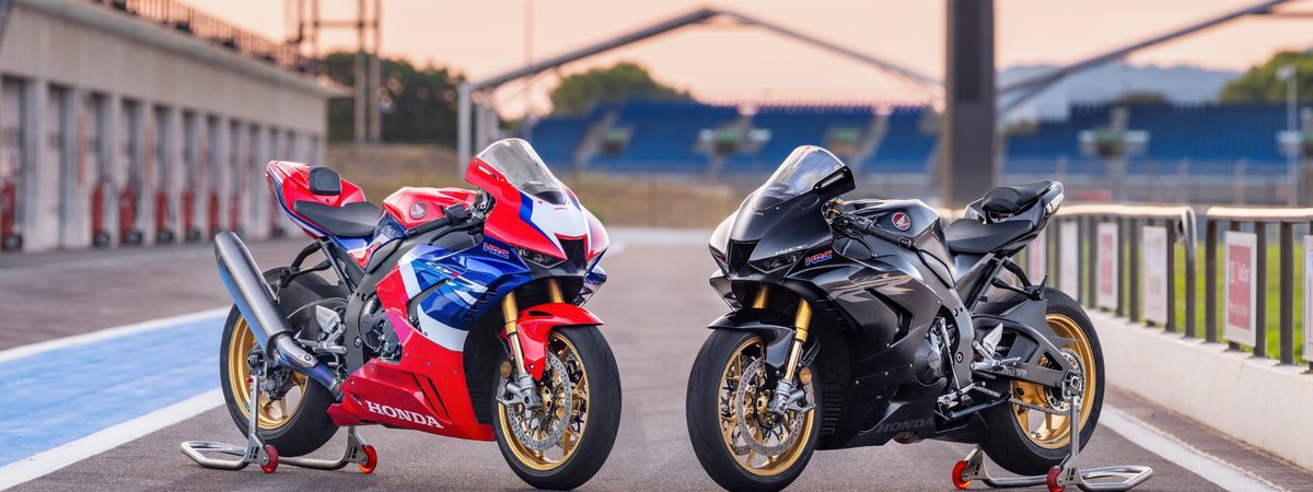 Honda CBR1000RR-R Fireblade SP et Carbon Edition dans la voie des stands
