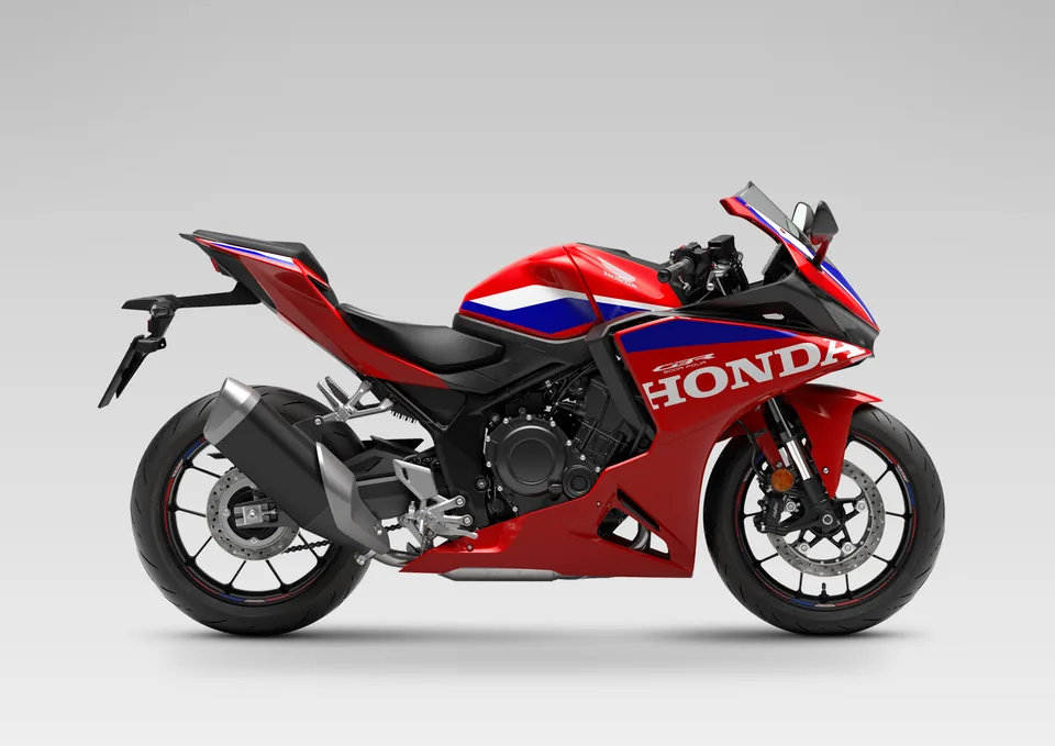Honda CBR500R FOUR à quatre cylindres en ligne, coloris Ignition Red