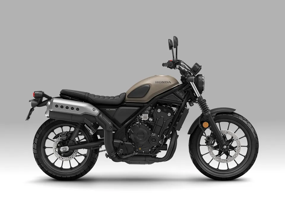 Honda CL500, street scrambler à bicylindre de 471 cm³ et phare rond