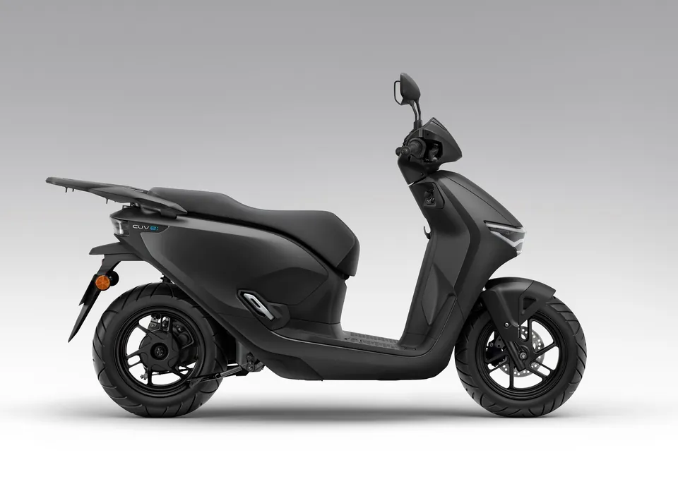 Honda CUV e:, scooter électrique avec deux batteries amovibles