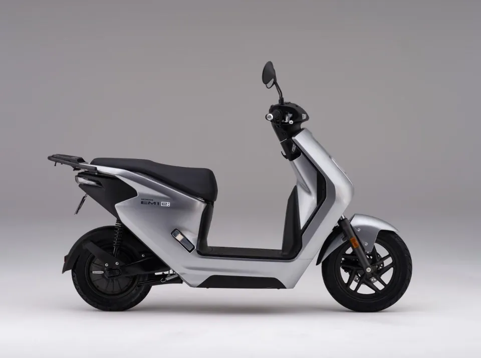 Honda EM1 e:, scooter électrique compact à batterie amovible