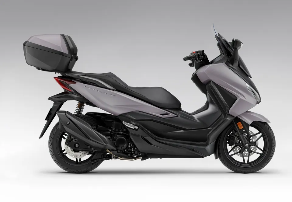 Honda Forza 350, scooter Sport GT avec bulle à réglage électrique