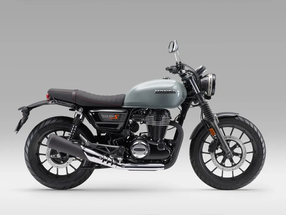 Honda GB350S, roadster rétro à monocylindre refroidi par air de 348 cm³