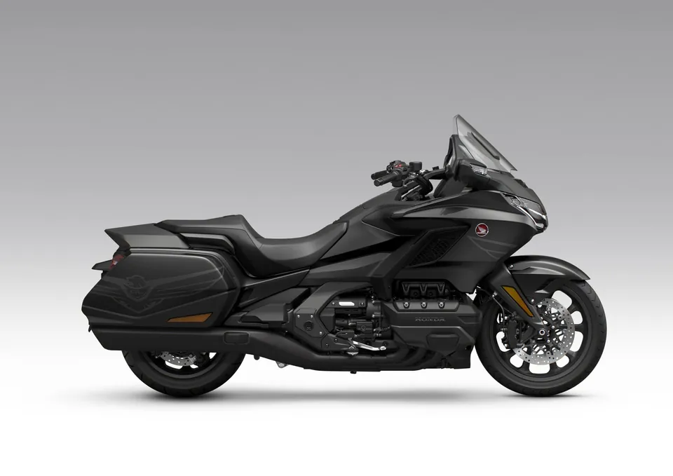 Honda Gold Wing GL1800, moto de voyage vue de profil