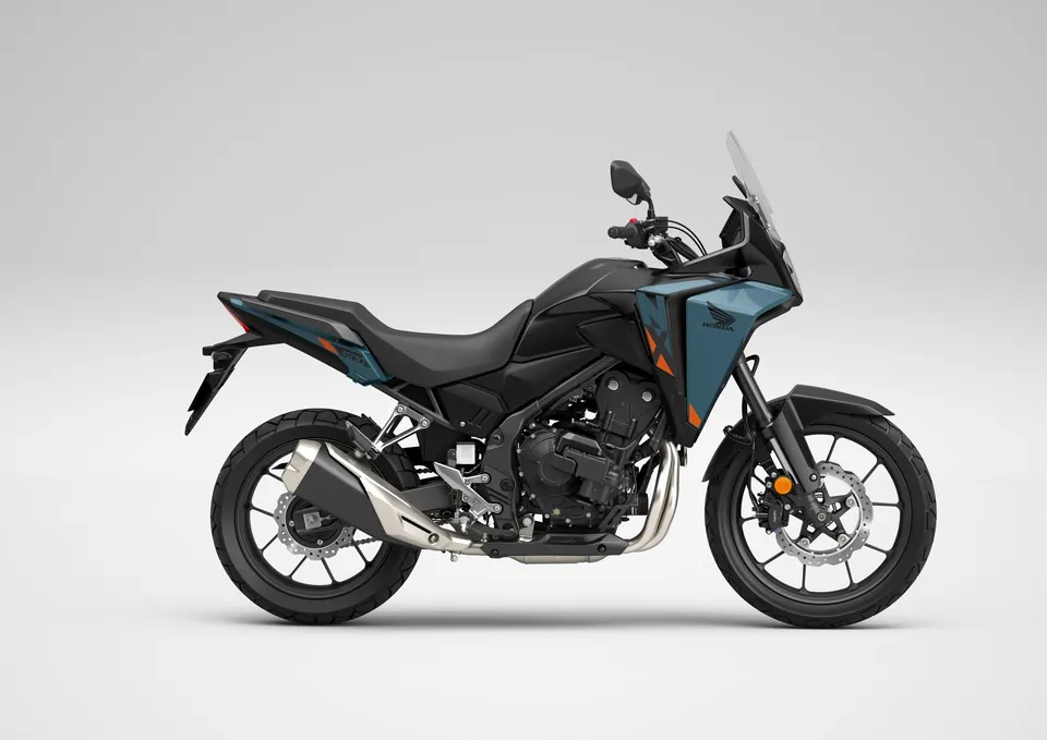 Honda NX500, moto adventure avec carénage rallye et bulle haute