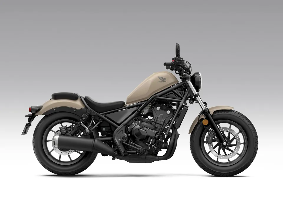 Honda Rebel 500, moto custom à silhouette bobber basse