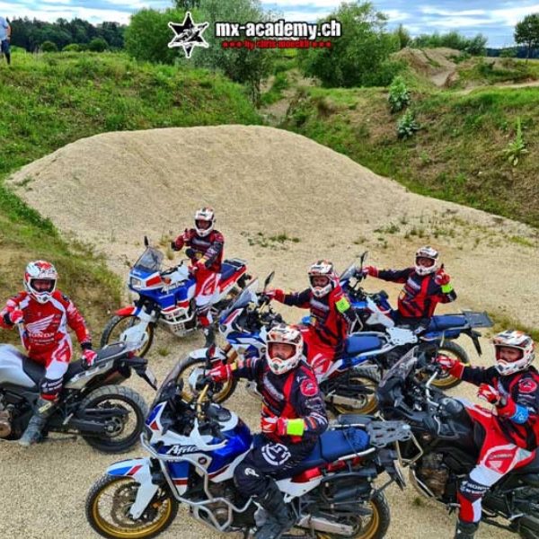 MX-Academy motocross and enduro courses: group on the track